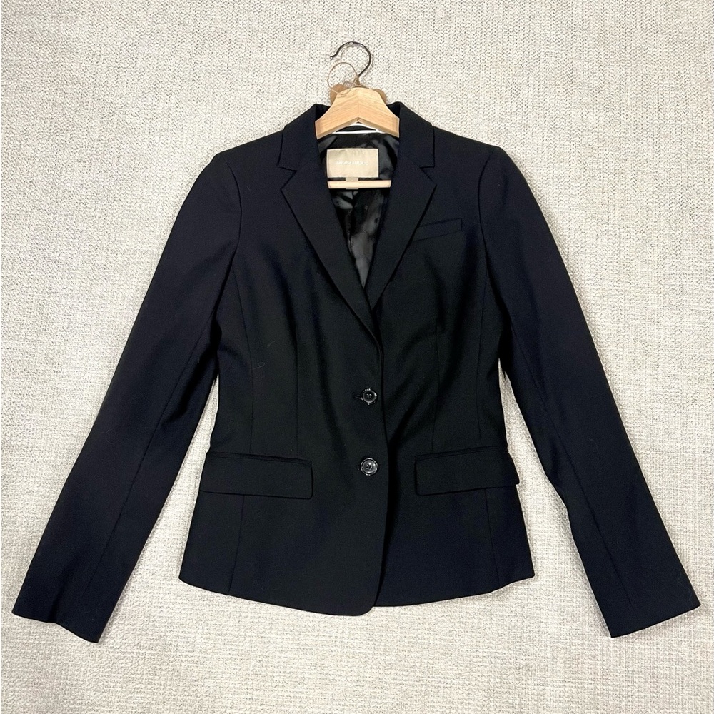 Banana Republic Women’s Lined Black Blazer. Size 2